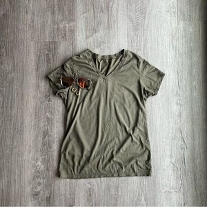 Mott & Bow - Fitted V-Neck Marcy Tee Military Green Women’s Size Small